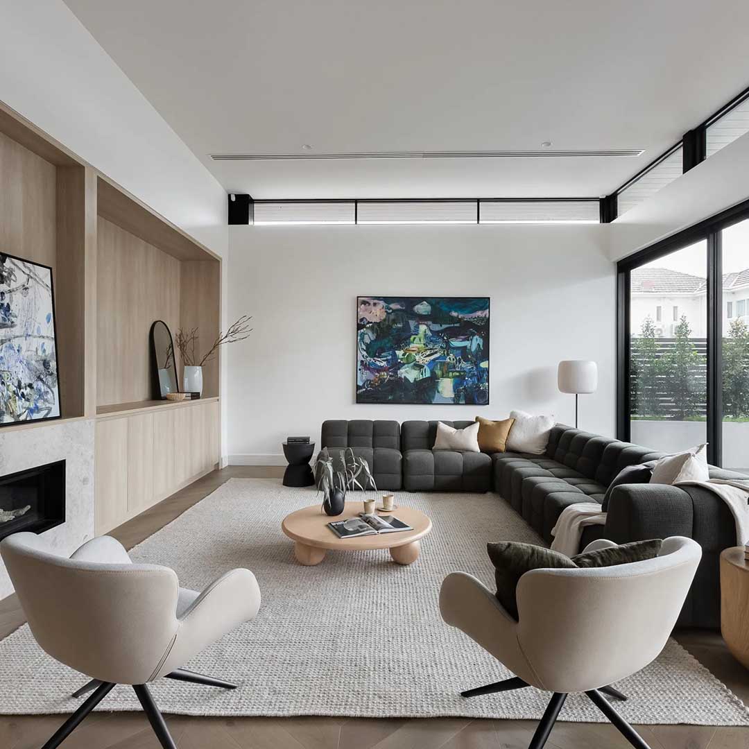 Sala contemporánea con muebles modulares